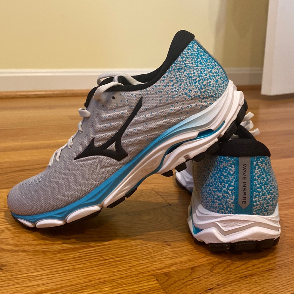 Brand new Mizuno wave inspire 16 waveknit running shoes